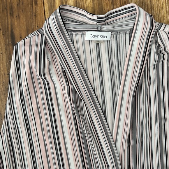 Striped Sleeveless Blouse - Picture 9 of 12